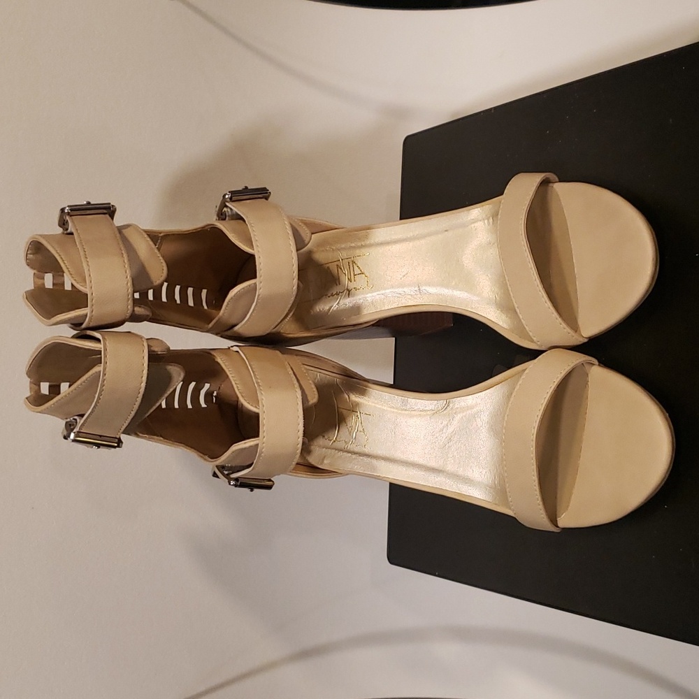 Adriana New York Size 8 Women's Beige Sandals